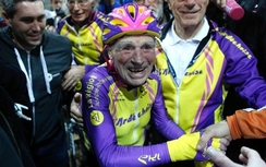 Cụ ông 105 tuổi lập kỷ lục đạp xe 22km trong 1 giờ